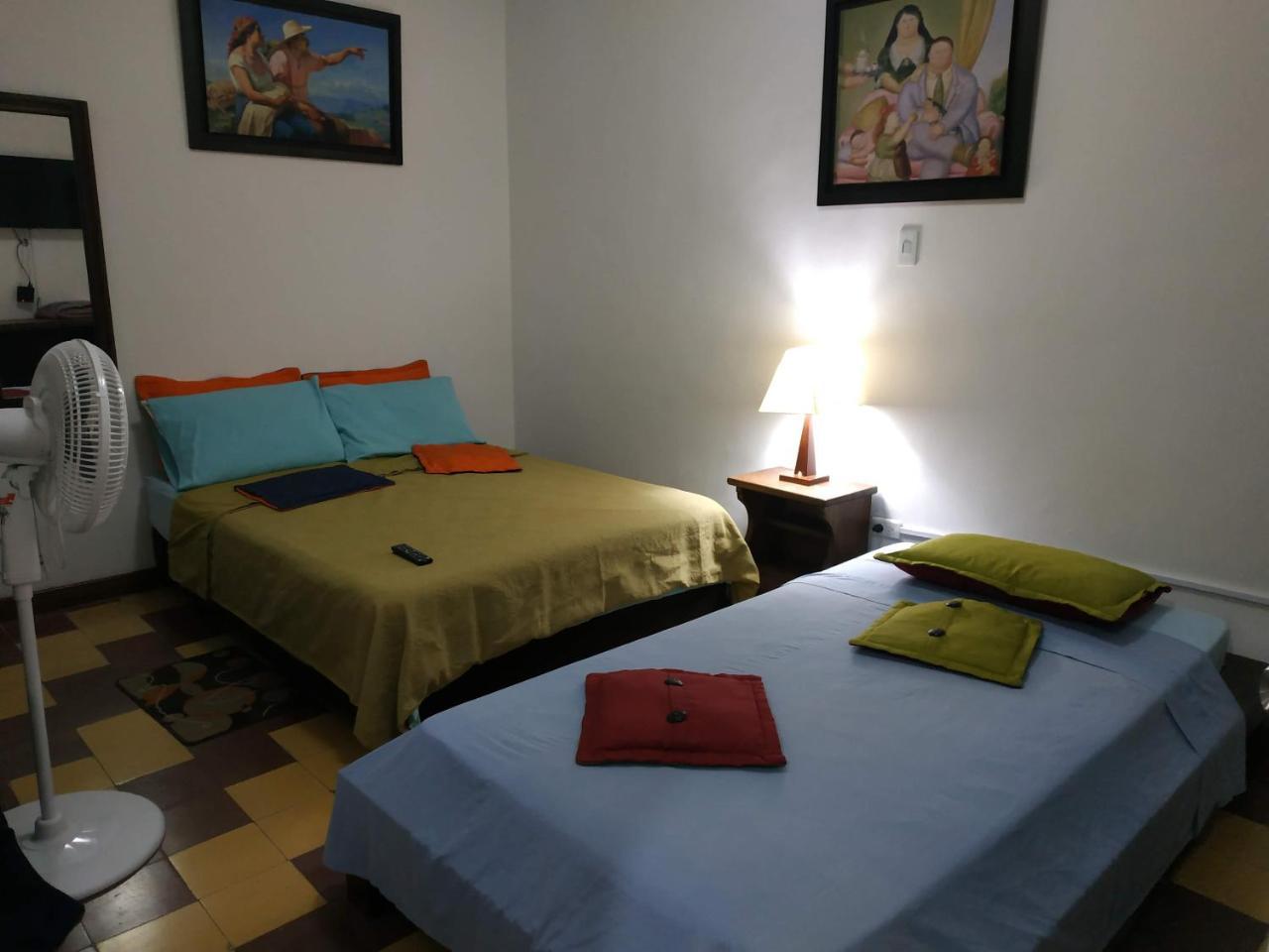 Los Andes Hostel Medellin Exterior photo