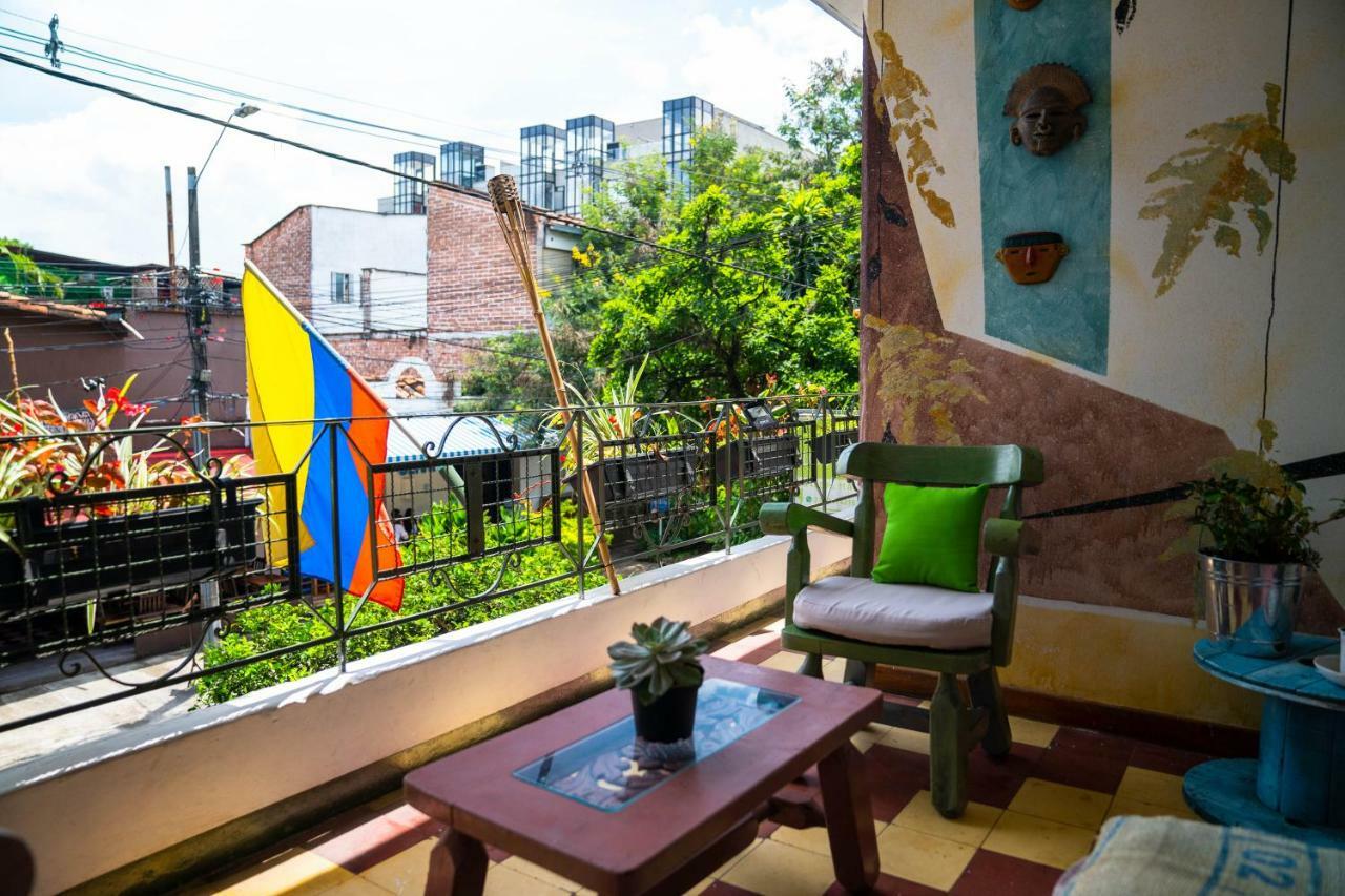 Los Andes Hostel Medellin Exterior photo