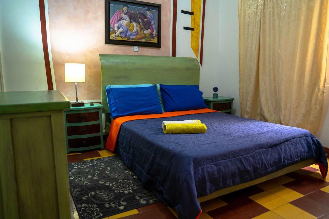Los Andes Hostel Medellin Exterior photo