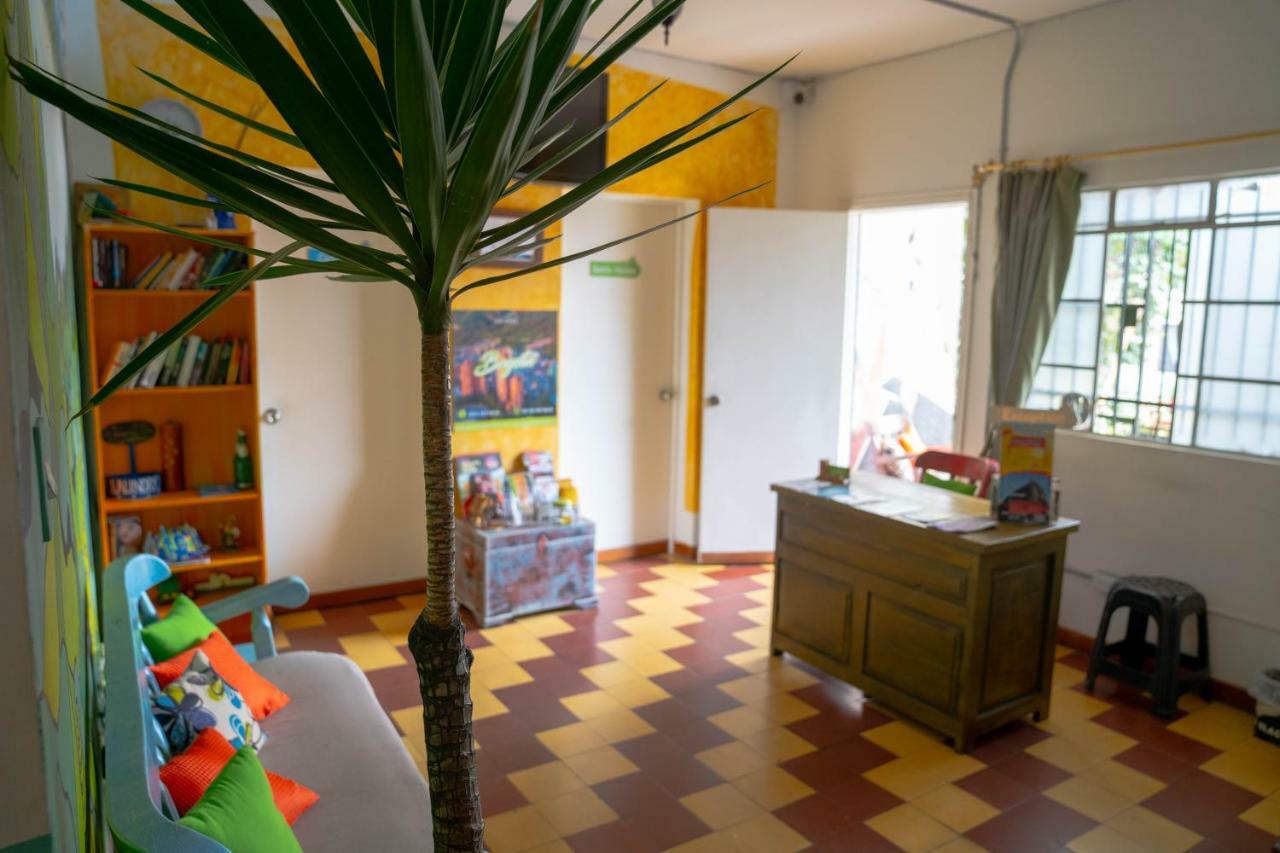 Los Andes Hostel Medellin Exterior photo
