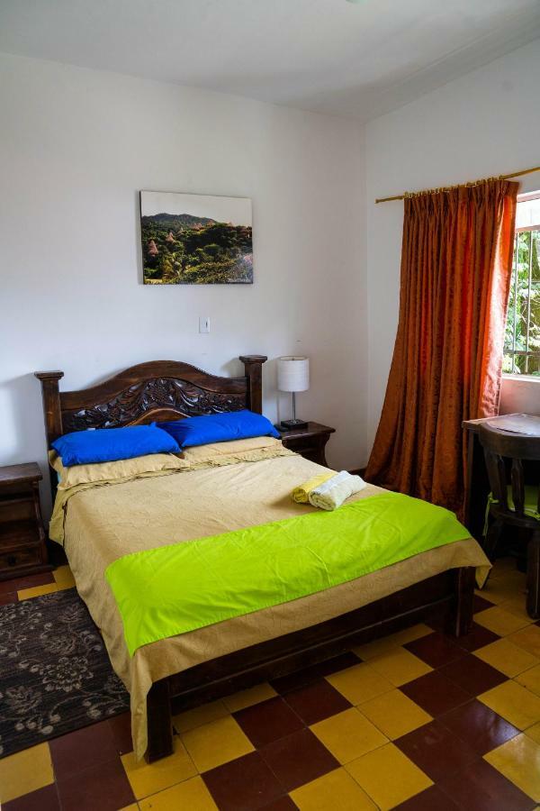 Los Andes Hostel Medellin Exterior photo