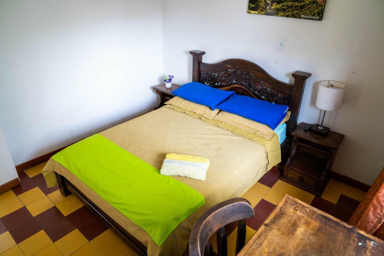 Los Andes Hostel Medellin Exterior photo