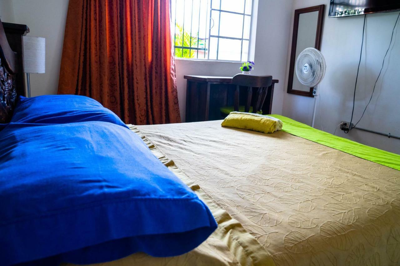 Los Andes Hostel Medellin Exterior photo